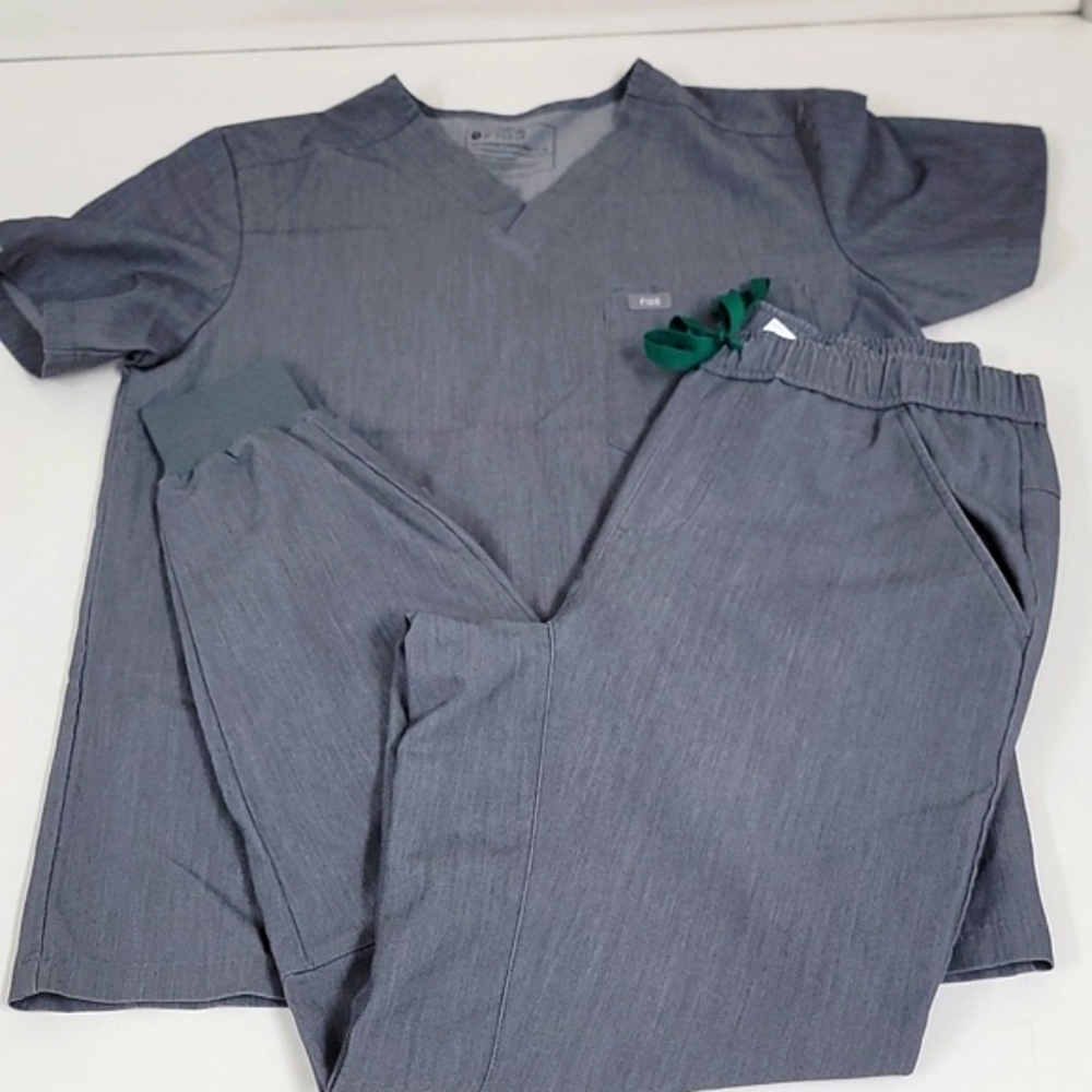 Figs Catarina One-Pocket Scrub Top and Zamora Joggers